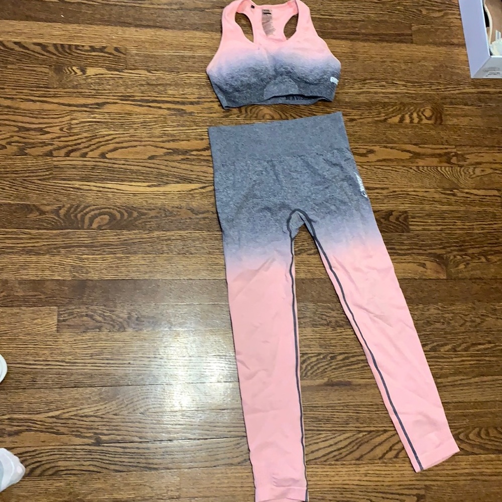 Gym shark sports bra and pants. Pink/grey ombré. Size M.